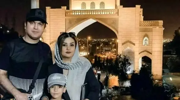 آواز شاد؛ رقص و ترانه خوندن حامد آهنگی تو خونش پای ظرفشویی که حسابی تو حس رفته شاده