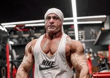 یادی کنیم از خوش آمد گویی هادی چوپان به جعفر غفارنژاد بعد از کسب مجوز ورود به استیج مستر المپیا‎/ گرگ پارسی به غول بابلسری اینجوری خوش آمد گفت