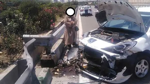 تصادف شدید سواری پژو 206  با گاردریل های بزرگراه یاسینی + عکس