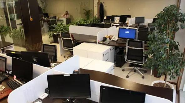 دیوار برای جذب نیروی کار مناسب به کمک کارفرمایان می‌آید