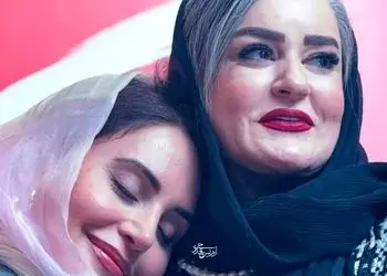 فیلم / رقص دونفره الناز شاکردوست و نعیمه نظام دوست در  اکران مردمی کج پیله با تیپ و استایل مونوکرم/ واکنش نیما شعبان نژاد ...