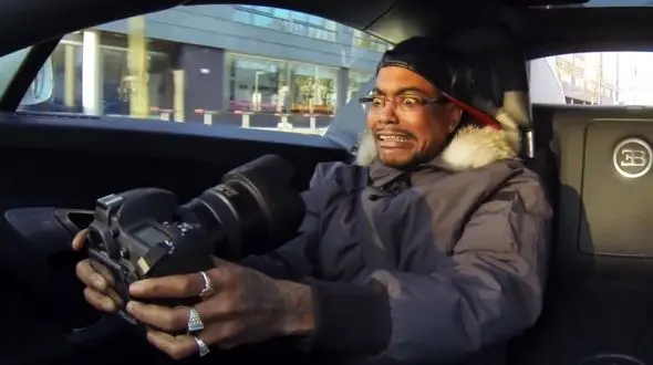 سواری با بوگاتی چه حسی دارد؟/ واکنش‌ جالب افراد وقتی سوار بوگاتی می‌شوند + فیلم