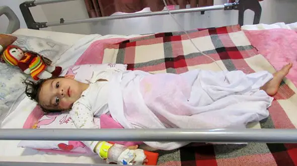 دختر 3 ساله رفسنجانی زیر چرخ های ماشین پدرش رفت + جزئیات