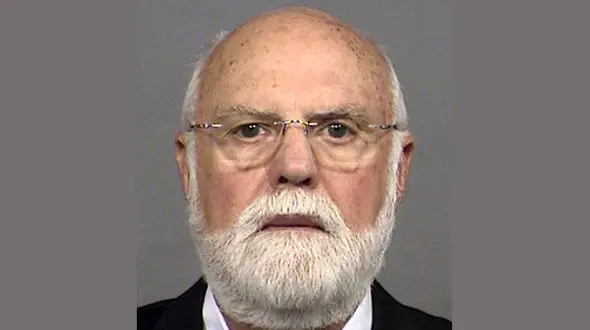 پزشک متخصص ناباروری با اسپرم خودش 20 زن را بارور کرد / بچه ها شبیه او هستند + عکس