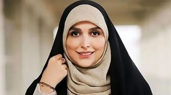 قاب خانوادگی مژده لواسانی در آرامگاه سعدی