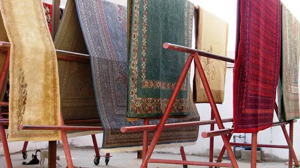 خشک کردن قالی و قالیچه به روش سنتی