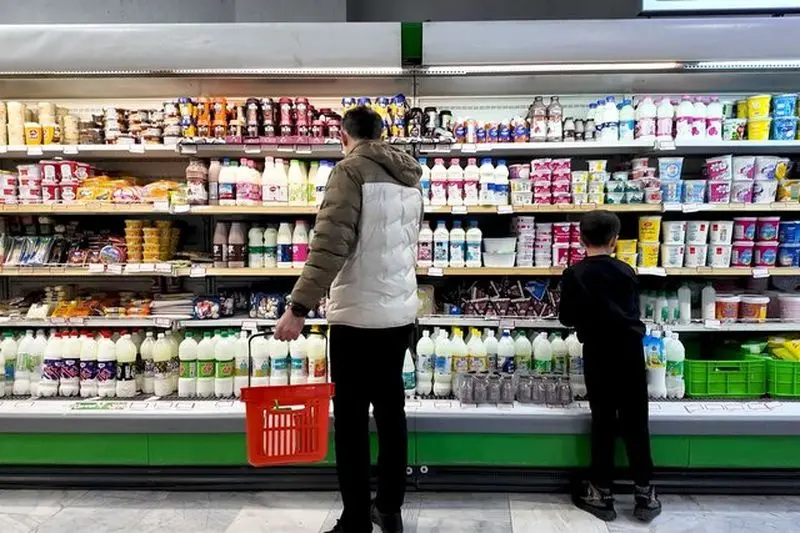 قفسه  فروشگاه ها پر/ شهروندان: یک میلیون تومان برای خرید کافی نیست!