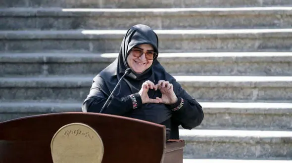 کیهان: خانم سخنگو شما کمدین نیستید!