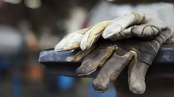 خروج سرمایه های کشور توسط دلالان /20درصد واحدهای صنعتی تعطیل شدند