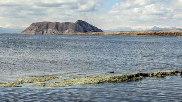 دریاچه ارومیه در مرداد ماه کم آب شد 