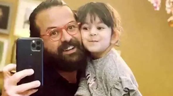 عکس / دختر هومن سیدی، هنگام بوسیدن پدرش