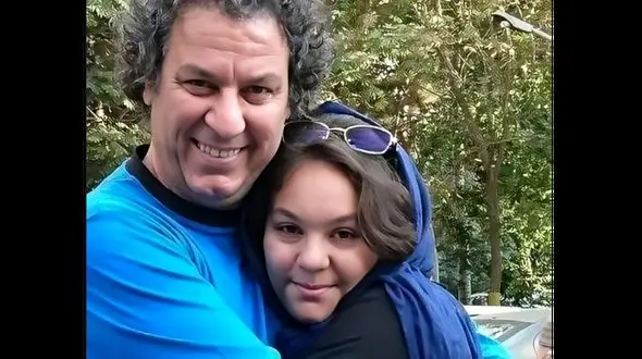 فیلم جگرسوز دختر پرسپولیسی آرش میراحمدی ! / پدر زود یتیم شدیم !