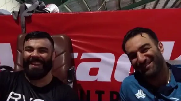 امیر علی‌اکبری: حنیف می‌خواست بوکسور شود، پشیمان شد!