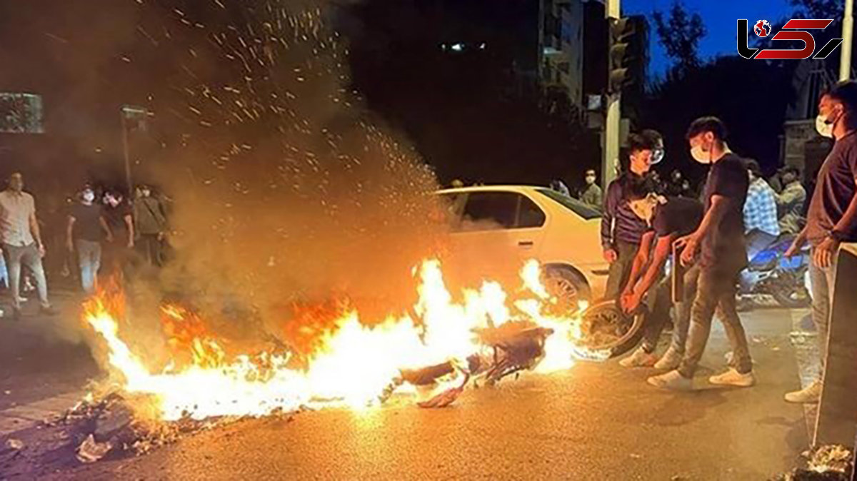 فیلم لحظه انفجار نارنجک در دستان روحانی بسیجی در ناآرامی‌ها + گفتگو و فیلم های تکاندهنده !