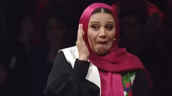 فیلم/ مات و مبهوت ماندن داوران صداتو از خوانندگی پسر خوش صدا با آهنگ سینا شعبانخانی / دنیا مال همه بیخیال همه