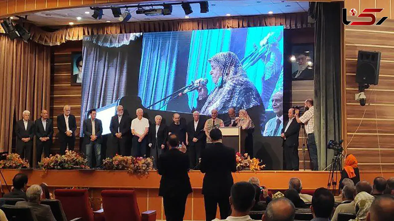 مادر مهرداد میناوند در مراسم تجلیل از مفاخر ورزش/ ممنون که به یاد پسرم هستید
