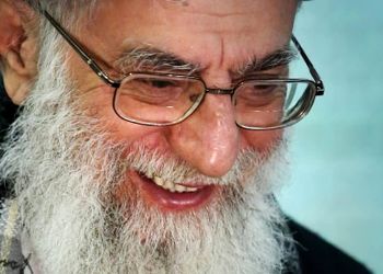 شعرخوانی زیبای رهبر معظم انقلاب از استاد شهریار/ دلم جواب بلی میدهد صلای تو را+فیلم 