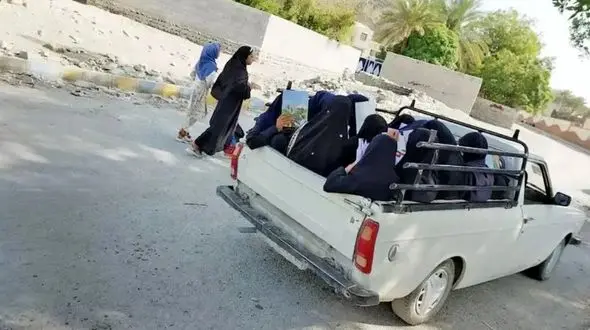 دو خواهر و برادر نوجوان از روستای پوتاپ نیکشهر، در راه مدرسه، سوار بر موتور تصادف کردند و جان باختند