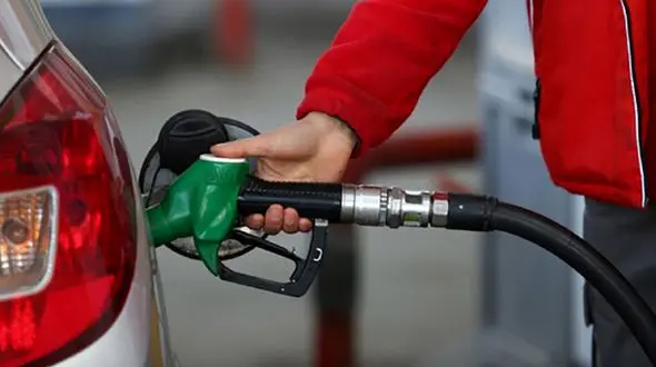  بنزین ۵ هزار تومانی اسم رمز گرانی و جرقه‌ای در انبار باروت است