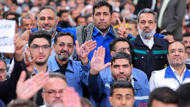 رهبر انقلاب در دیدار هزاران نفر از کارگران سراسر کشور