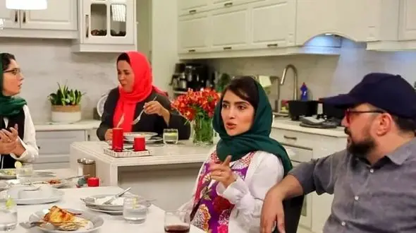 فیلم / نگاهی به شام ایرانی با دختر و عروس خاندان سلیمانی ها/سپند امیر سلیمانی:به کمند بیشتر امتیاز بدم فحش میخورم به مونا بیشتر امتیاز بدم کمند ناراحت میشه ...