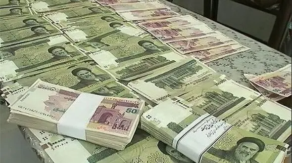  فیلم واریز ۴۰ هزار میلیارد تومان به حساب مرد کرمانی / بانک آینده هنوز سکوت کرده است !