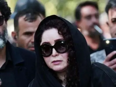 فیلم / حضور چشمگیر بازیگران در مراسم ختم مادر ژاله صامتی  / تیپ و استایل بیتا سحرخیز، ، گیتی قاسمی و.../ چهره تکیده خانم بازیگر خوش خنده ...