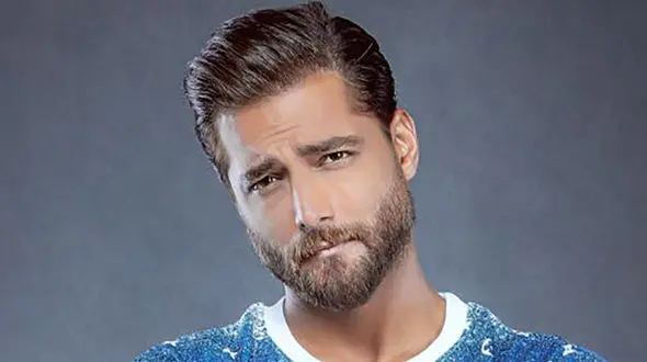 اولین عکس ها از مادر و پدر امیرمقاره ! / پدر خیلی جوانتر از مادر !