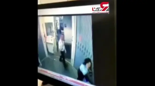 لحظه حمله وحشیانه خدمه هواپیما به زن جوان + فیلم 