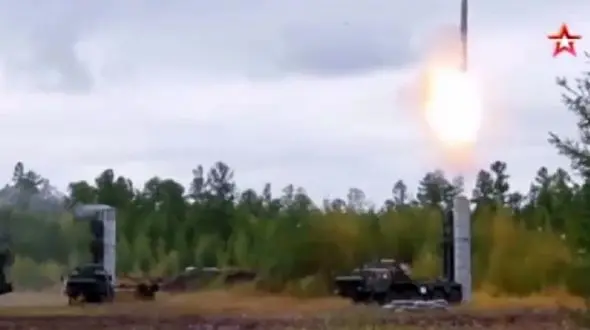 لحظه دیدنی شلیک موشک‌های اس 400 در روسیه + فیلم