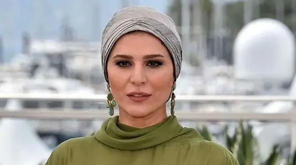 عکس خیلی صمیمی سحر دولتشاهی در آغوش پدر مادرش