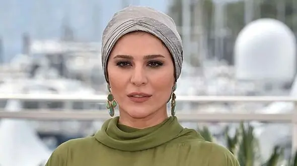 عکس خیلی صمیمی سحر دولتشاهی در آغوش پدر مادرش