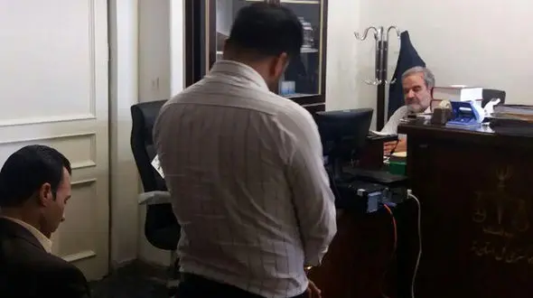 دختر شیرازی دنبال کار بود که از خانه پسر مجرد سر درآورد / در راقفل کرد! + عکس