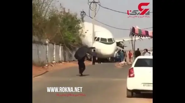 عجیب ترین سقوط هواپیمای مسافربری در خیابان +  فیلم