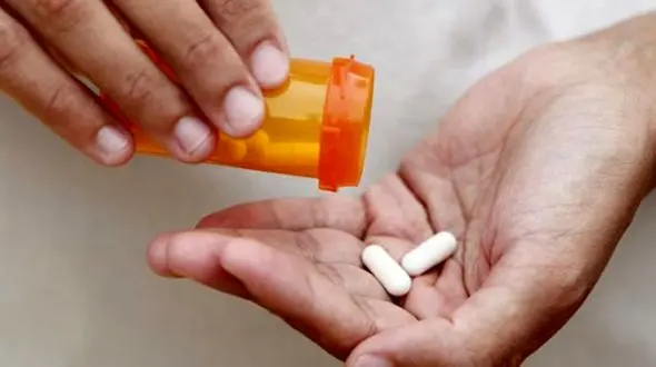 کمیاب شدن داروهای اعصاب و روان  / عزیزی : مهمترین فرضیه، قاچاق دارو به کشورهای همسایه است