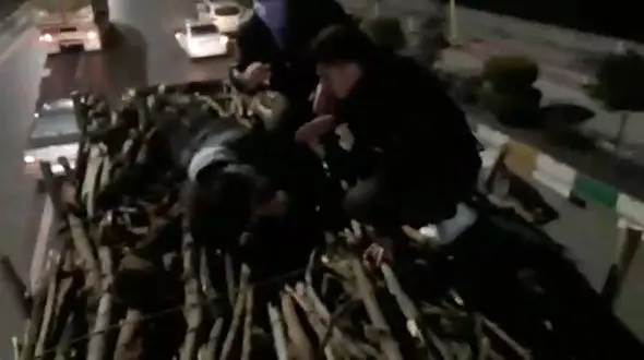 فیلم لحظه خودکشی زن جوان در ایزدشهر / دقایقی پیش