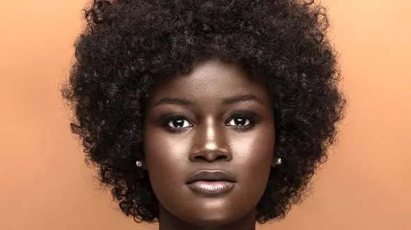 شیک ترین مدل زن سال ۲۰۲۲ معرفی شد  ! / این مرد بی ریخت هم مقام آورد ! = عکس ها