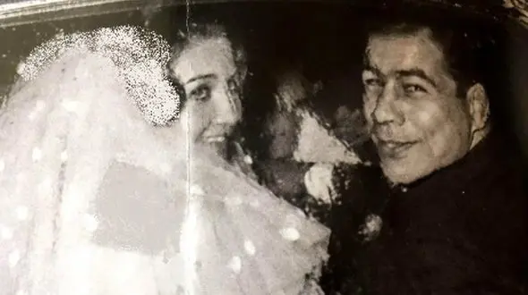 سفر در زمان؛ مرور عروسی غلامرضا تختی: مادر و خواهر چادرمشکی به سر داشتند، مهریه عروس پانصدهزار ریال بود و مادر داماد سکه طلا به عروس...+عکس