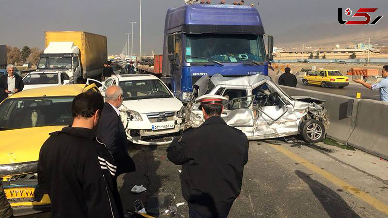 عجیب ترین فیلم از تصادف زنجیره‌ای در جاده دود آلود / 14 خودرو داغون شدند / شیراز