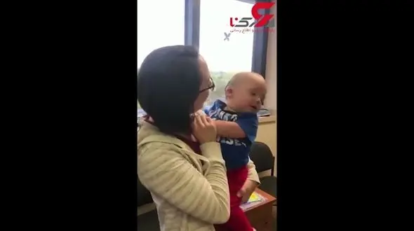 رفتار عجیب نوزادی که بعد از عمل جراحی برای اولین بار صدای مادرش را شنید +فیلم