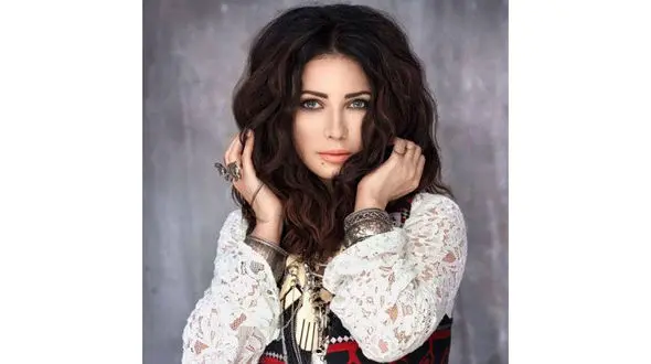 زیبایی جنجالی این زن در فرودگاه+عکس