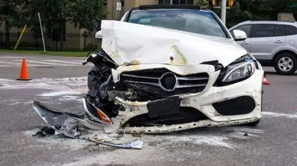 ببینید / عاقبت تلخ عدم رعایت حد فاصله و کنترل سرعت جاده!