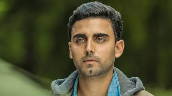 تصویر جدید محمد صادقی با تغییرات محسوس جلوی خانه هنرمندان!