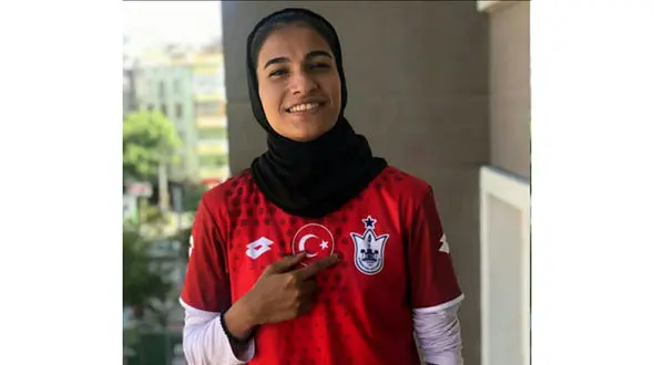 فوتبالیست دختر ایرانی لژیونر شد / او 18 ساله است + عکس