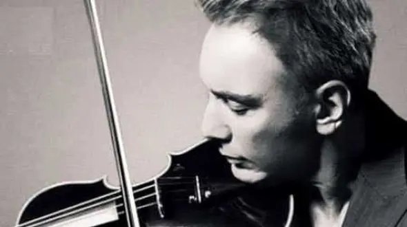 دانلود آواز باشکوه شادمهر عقیلی  / آهنگ توی قلب کوچیکم جاتو محکم میکنم !