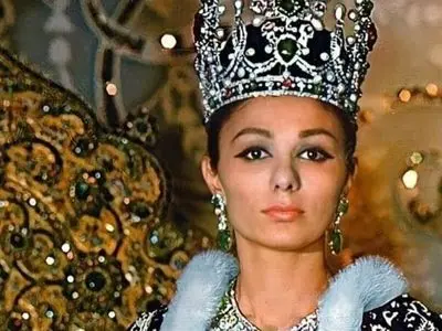 عکس ها /  تاج فرح پهلوی چقدر هزینه برد ؟! / الان چقدر ارزش دارد ؟!