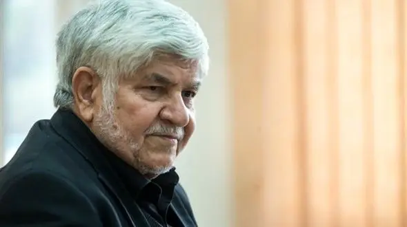 محمد هاشمی: برخورد نکردن با احمدی‌نژاد برای همه عجیب است