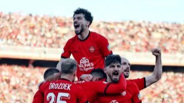 تراکتوری ها با اسب به جشن پیروزی آمدند + فیلم