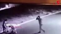 فیلم لحظه گرفتار شدن زن هرمزگانی در چنگال 2 شیطان / این 2 مرد هم خودشان شکار شدند