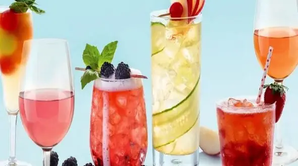چگونه با مصرف این نوشیدنی‌ ها کم‌ آبی و گرمازدگی را شکست دهیم؟